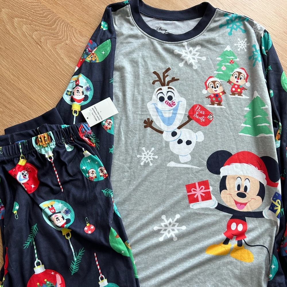 Disney 100 Large Men’s Holiday Pajama Set NWT